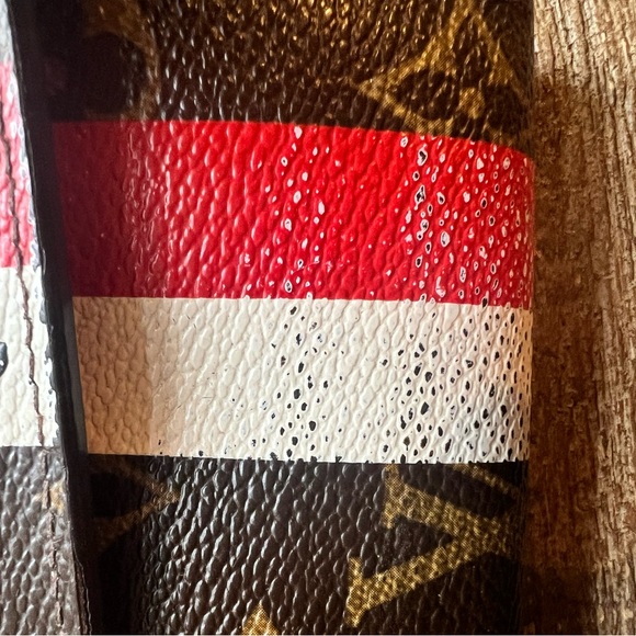 Authentic Louis Vuitton Monogram Wallet Limited Edition with Bellboy Porter - Picture 2 of 12